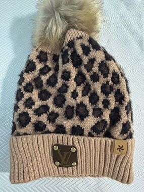 Leopard-Print Pom Beanie Hat - Tan and Black